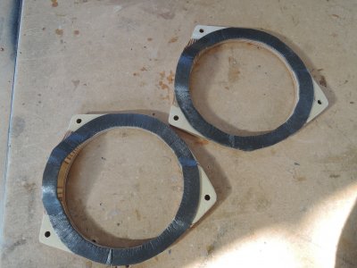 ハイエースワゴンインナーバッフルシール材貼り付け