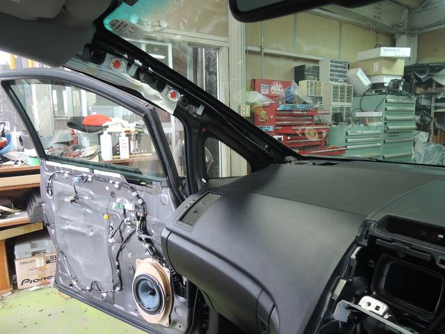 トヨタサイAピラーカバー外し