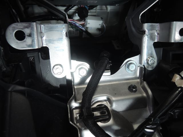 ナビ盗難防止ロックネジ