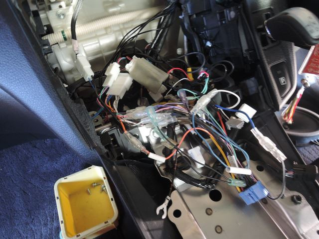 トヨタSAIサウンドナビ配線