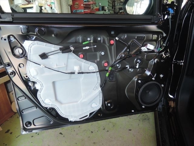 ヤリスドア内張り外したところ