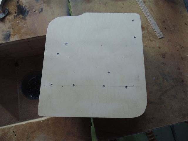 アークオーディオのLUS-800パワードウーハー台18mmバーチ材