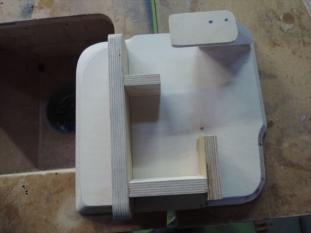 アークオーディオのLUS-800パワードウーハー台