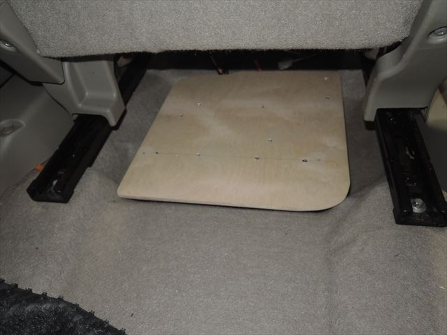 アークオーディオのLUS-800パワードウーハー台