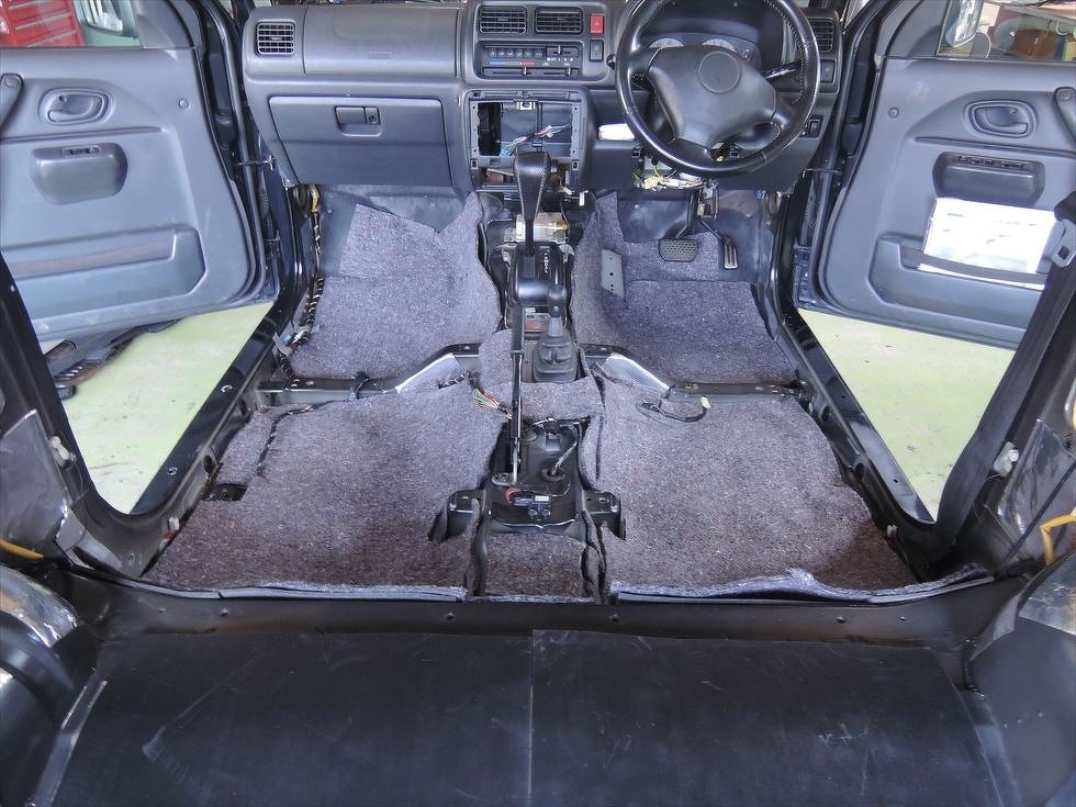 スズキジムニーJB23Wフリアー吸音材敷き詰める