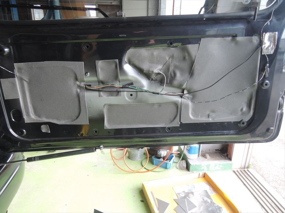 スズキジムニーJB23Wバックドアの遮音処理
