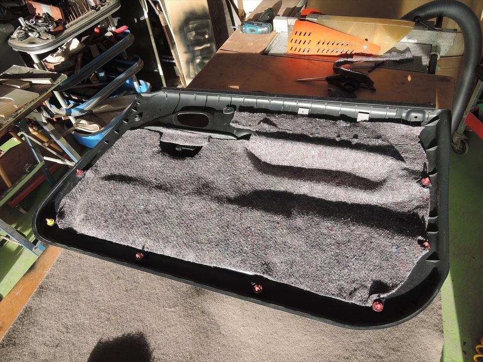 ジムニーフロントドア静音化・吸音材貼り付け