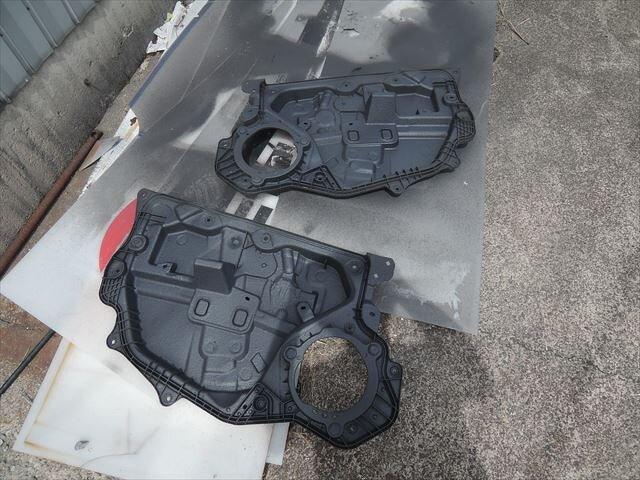 ドアパネル防振材吹付け