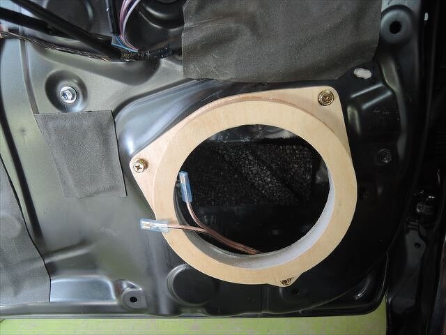 インナーバッフルをボルトで固定