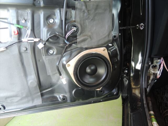 モレルハイブリッドのミッドバスを固定