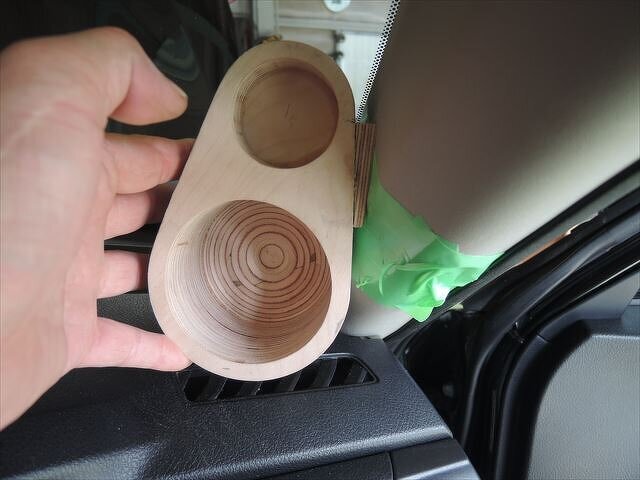 ツィーターのカップ、ミッドのカップAピラーに仮固定