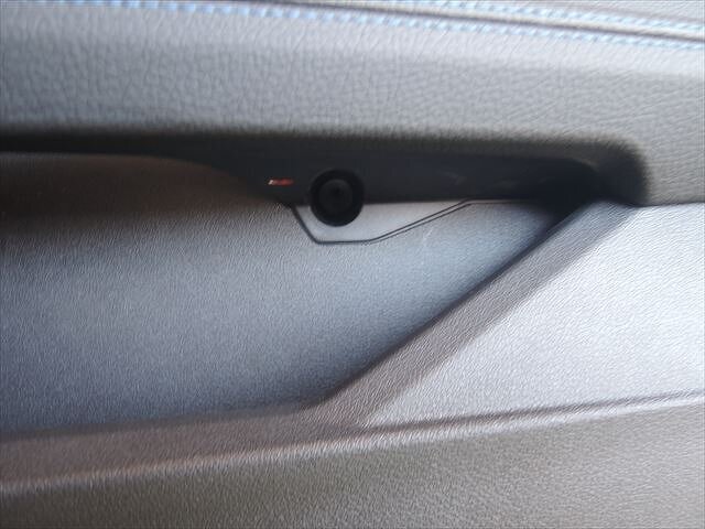 ドアポケット上部後ろネジ1箇所