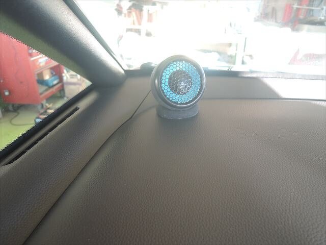 FIT３ダッシュボードに固定されたAX165ツィーター