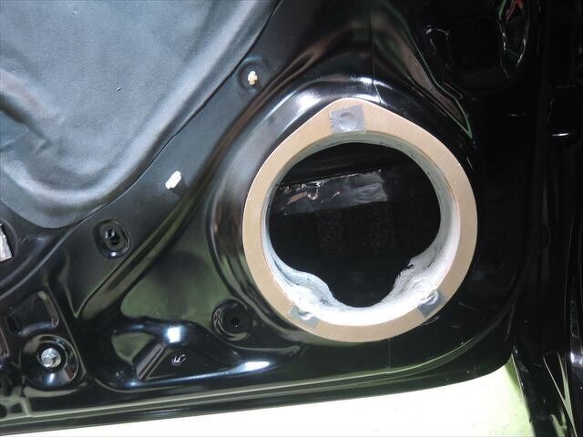 ホンダフリード　インナーバッフル取付コーキング