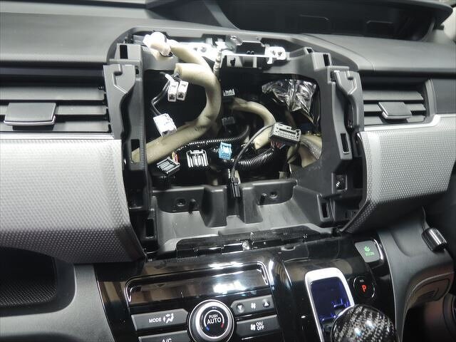 ホンダフリード純正ナビ取り外し