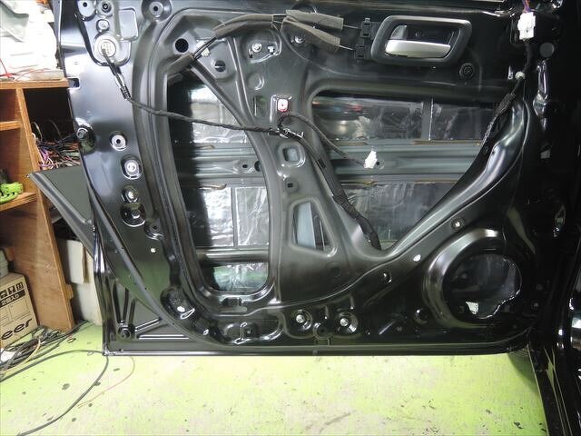 デッドニング、制振材貼り付け