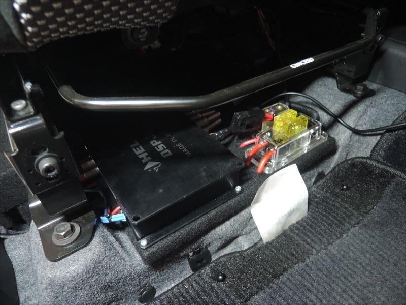 スズキ　ハスラー・ヘリックスアンプ＋DSP搭載運転席シート下