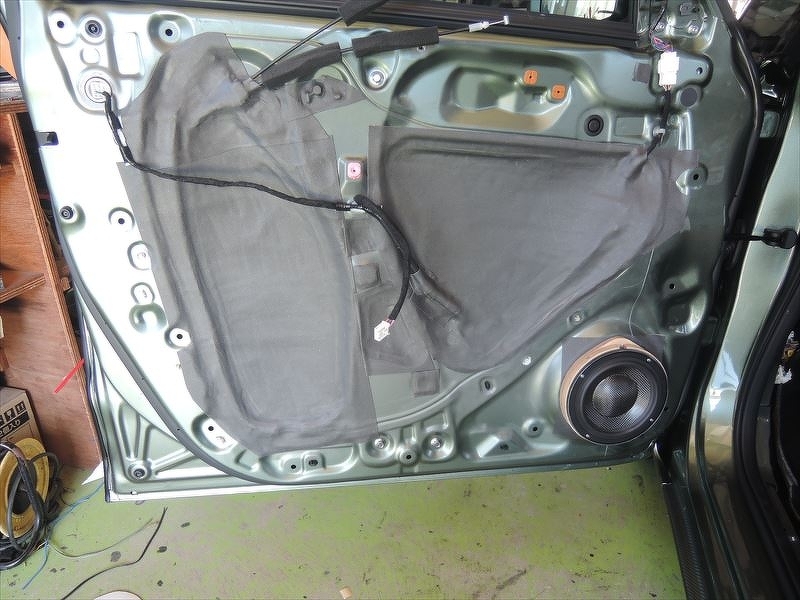 デッドニング完成とウーハー取付