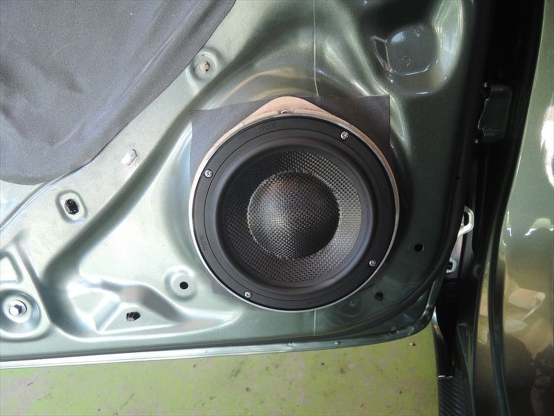 インナーバッフルとウーハー取付