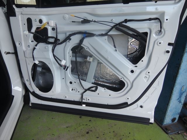 フォレスタドアのデッドニング