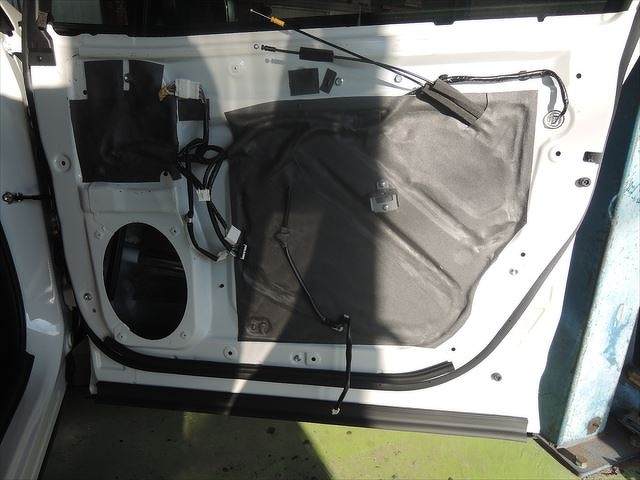 フォレスタドアのデッドニング