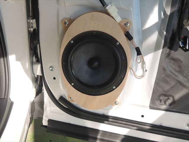 インナーバッフルとブルームーンオーディオSX165ウーハーをドアへ取付と配線