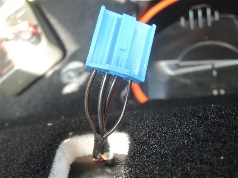 BMWミニウーハー接続４ピンカプラー