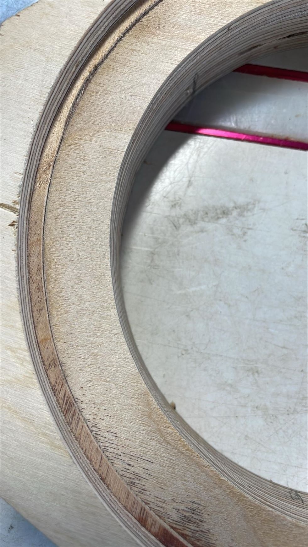 ウーハー部分のフレーム厚みをカット