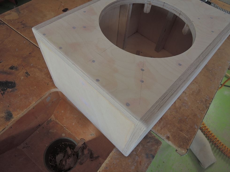 ウーハーボックスはオリジナルでバーチ材18mmにて製作