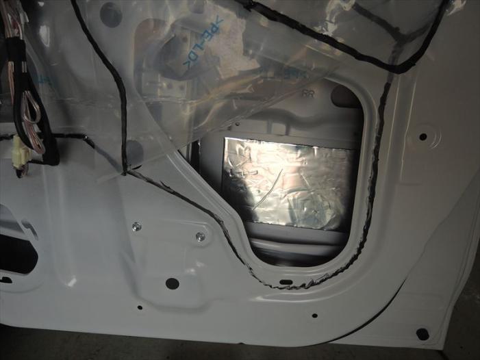 デリカミニドアのデッドニング