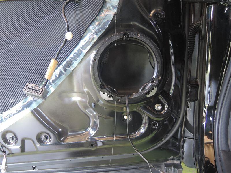 カロッツエリアのスピーカー取り外し