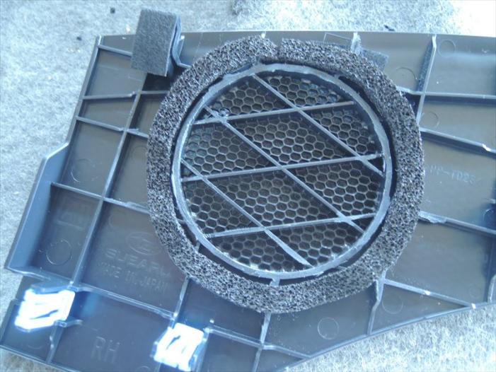 スバルアウトバック　ハーマンカードン仕様車　ダッシュスピーカー蓋の加工