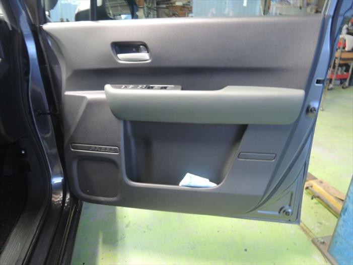 ホンダフリードのドア