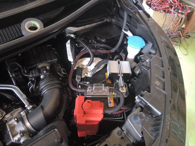 バッテリー周りの作り込みです。エナジーボックスBASIS BT,BT+も取り付