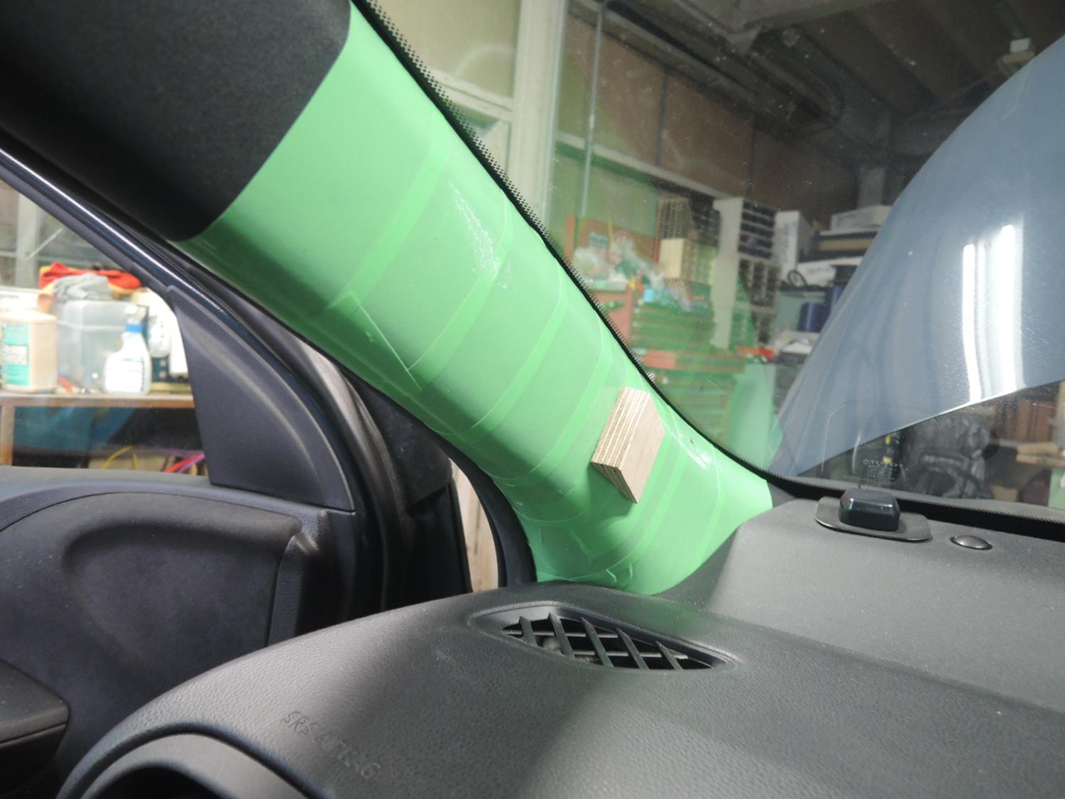 ピラーへベース取付